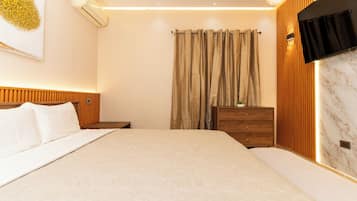 In-room safe, iron/ironing board, free WiFi, bed sheets