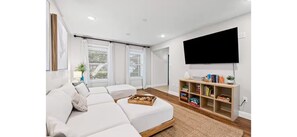 Smart TV - Make beautiful memories with family in this sweet home, surrounded by oak trees. (Gulf Breeze)
