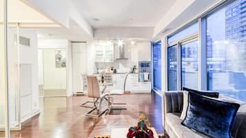 Økonomisuite, 1 queensize-seng, ikke-røyk | Oppholdsområde