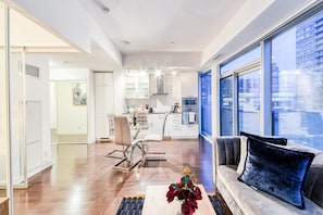 Phòng Suite Economy, 1 giường cỡ queen, không hút thuốc | Khu phòng khách