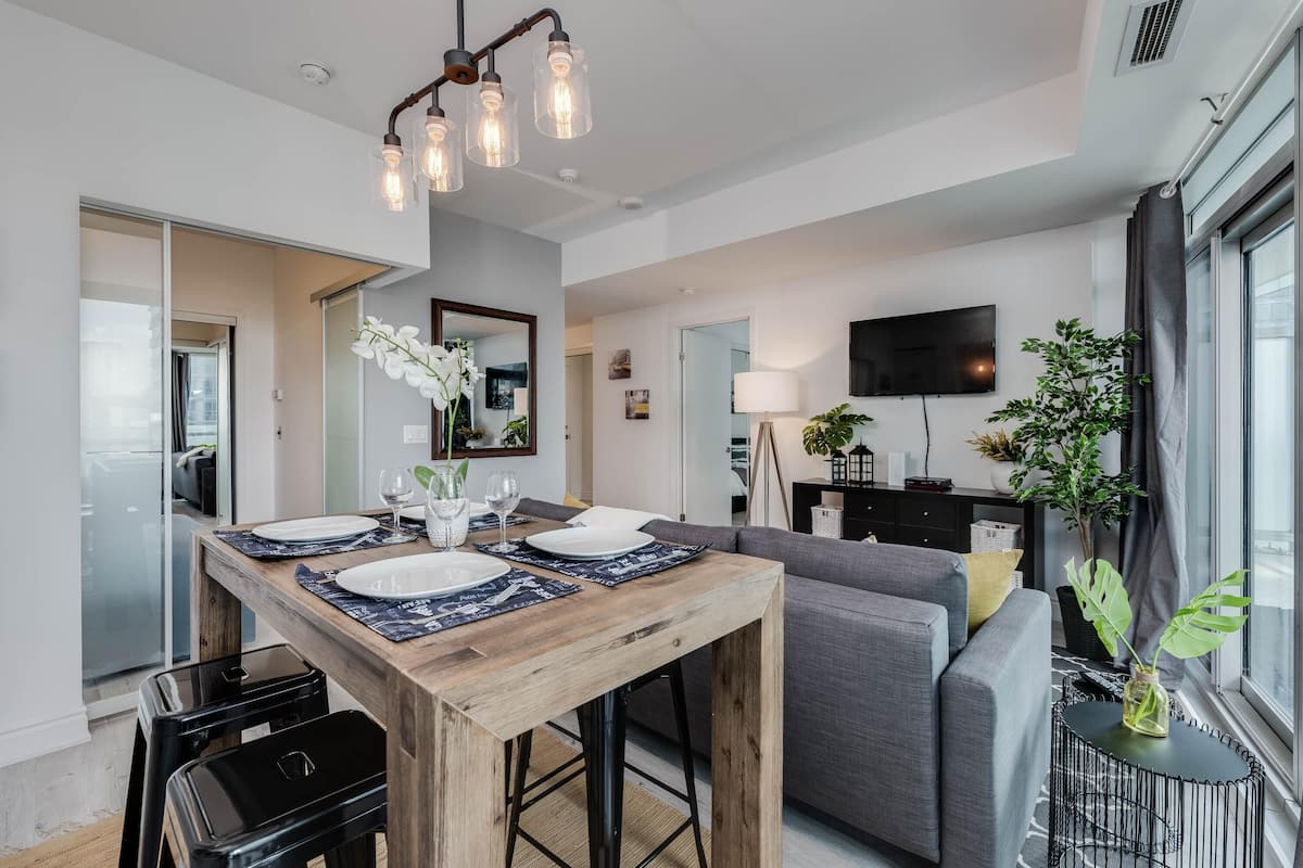 Phòng Suite Superior, 2 phòng ngủ, không hút thuốc | Khu vực ăn uống tại phòng