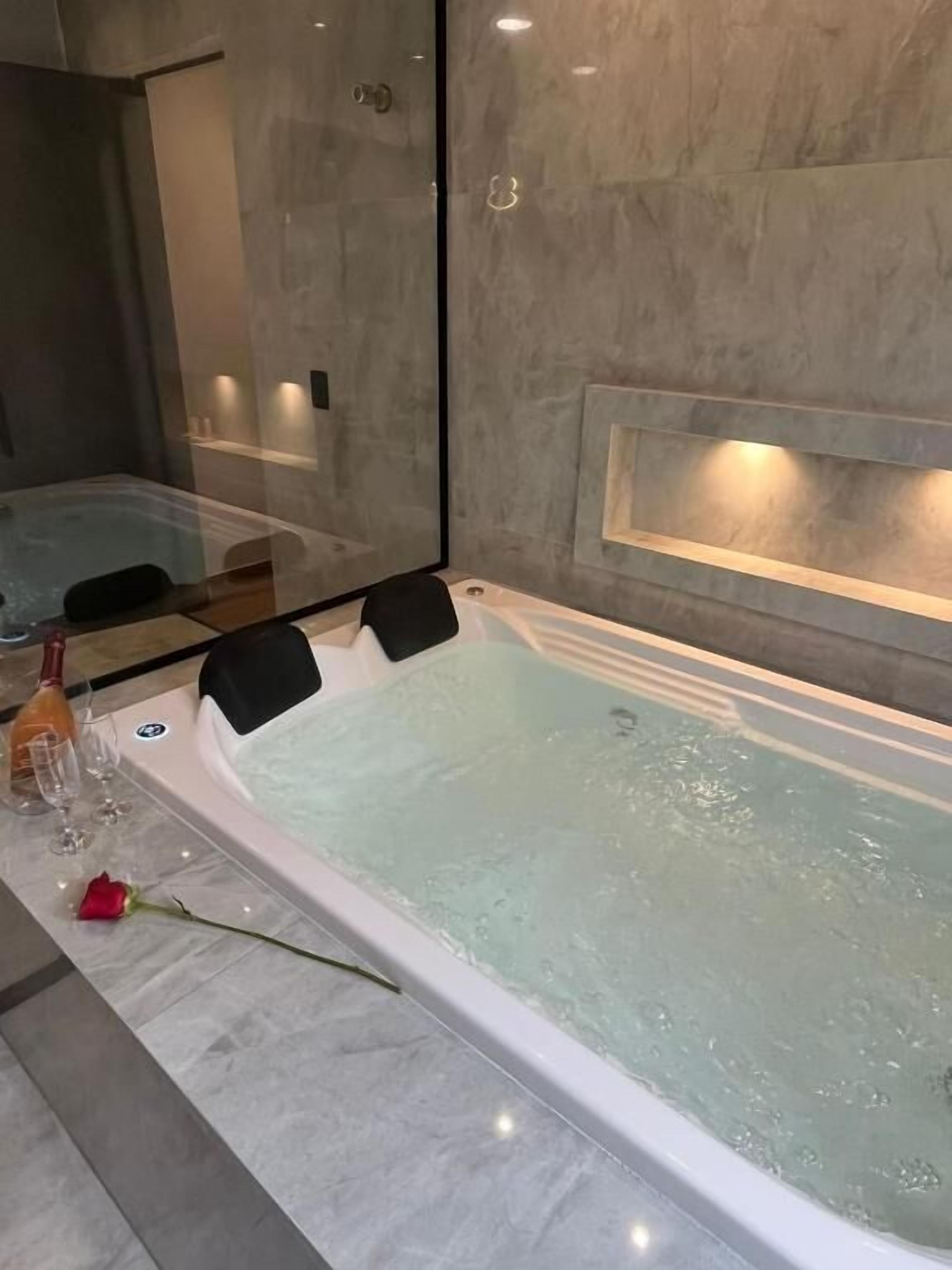 Towels, soap, shampoo, toilet paper