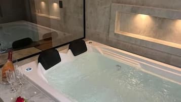 Towels, soap, shampoo, toilet paper