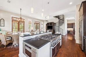 Fridge, microwave, oven, stovetop - Dog Friendly Main House with Bikes Included. 4-Min Walk to Beach. (Rosemary Beach)