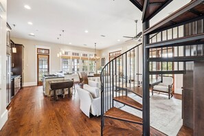 Interior - Dog Friendly Main House with Bikes Included. 4-Min Walk to Beach. (Rosemary Beach)