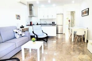 Smart TV, books, stereo - Beautiful Beachfront Apartment with Historic Charm and Unbeatable Location (Torremolinos)