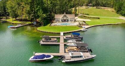 Cozy 4-bedroom cabin at Lake Martin. Water views, 40 min to Auburn University!