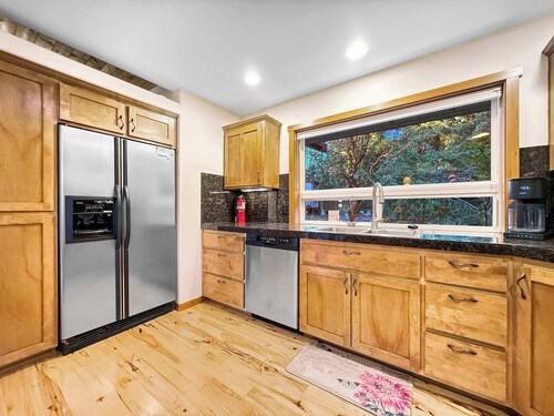 The Hidden Glen / 3 Bedrooms - 2 Full Bathrooms