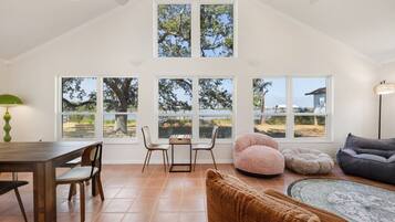 Télévision, cheminée