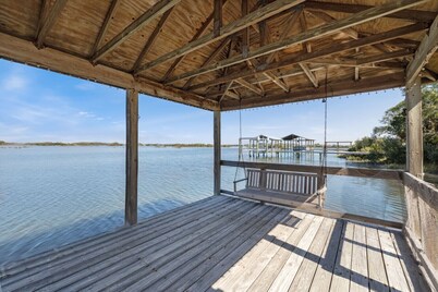 Cedar Key Coastal Oak Retreat