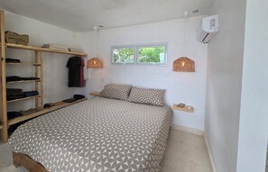 4 bedrooms, WiFi, bed sheets - Casa Tamara Las Canas 
Beach house with rooftop patio and suite.Close to airport (Gaspar Hernandez)