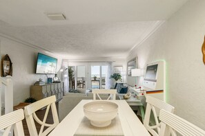Dining - Cozy Coastal Townhome on Sugar Beach | 3BR/3BA + Arcade Fun (Panama City Beach)