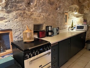 Horno, placa de cocina y lavavajillas