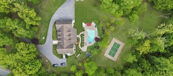 8,000 Sq Ft Luxury Estate Near Annapolis | Sleeps 32 | Pool, Theater & Pickleball