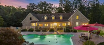 8,000 Sq Ft Luxury Estate Near Annapolis | Sleeps 32 | Pool, Theater & Pickleball