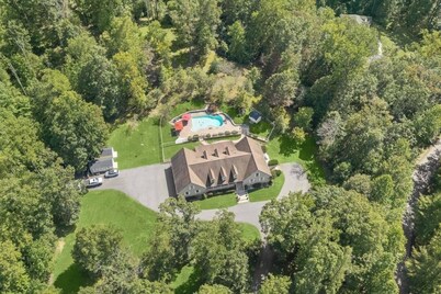 8,000 Sq Ft Luxury Estate Near Annapolis | Sleeps 32 | Pool, Theater & Pickleball
