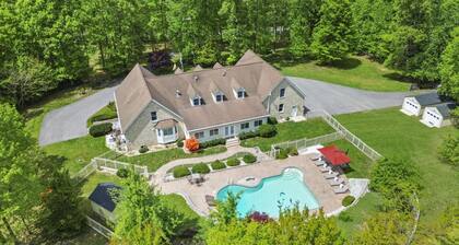 8,000 Sq Ft Luxury Estate Near Annapolis | Sleeps 32 | Pool, Theater & Pickleball