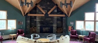 Lodge at Lincoln Station - Cozy Mountain Getaway - indoor outdoor pool + hot tub