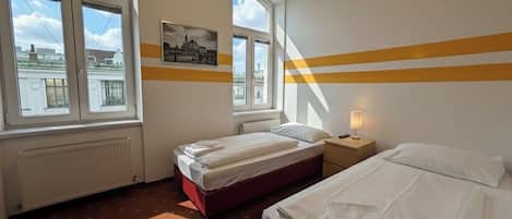 Kahden hengen huone (kaksi sänkyä) | Ilmainen Wi-Fi, vuodevaatteet