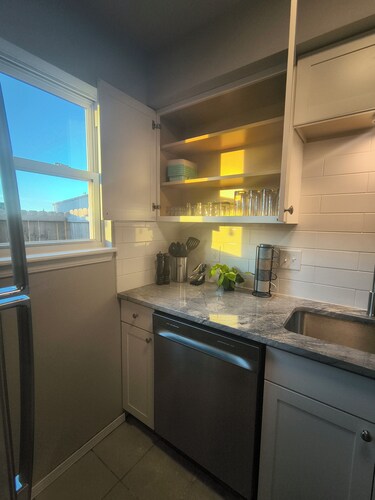 Cozy 2-bed townhome with AC in  Tahlequah. Food & shopping, walking distance.