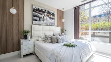 Grand suite, 2 slaapkamers, niet-roken, 2 badkamers | Badkamer | Gratis toiletartikelen, een haardroger, handdoeken, zeep