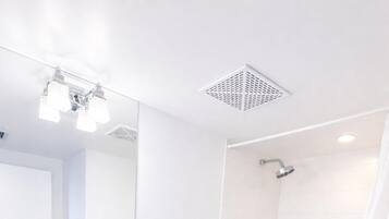 Family Suite, Multiple Beds, Non Smoking | Bathroom | Free toiletries, hair dryer, towels, soap