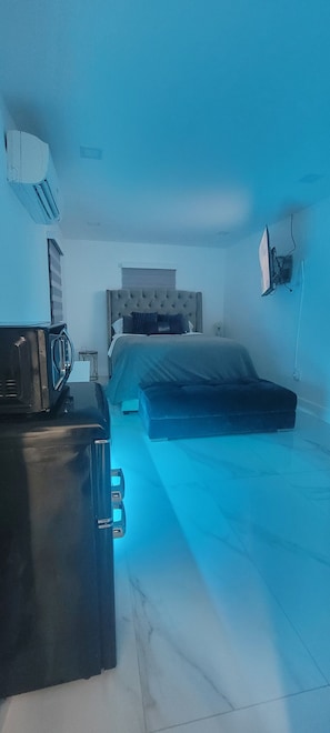1 bedroom, iron/ironing board, WiFi, bed sheets - Cozy and Modern 1-bedroom 1 bath studio close to Hard Rock Stadium and Beaches. (Miami Gardens)