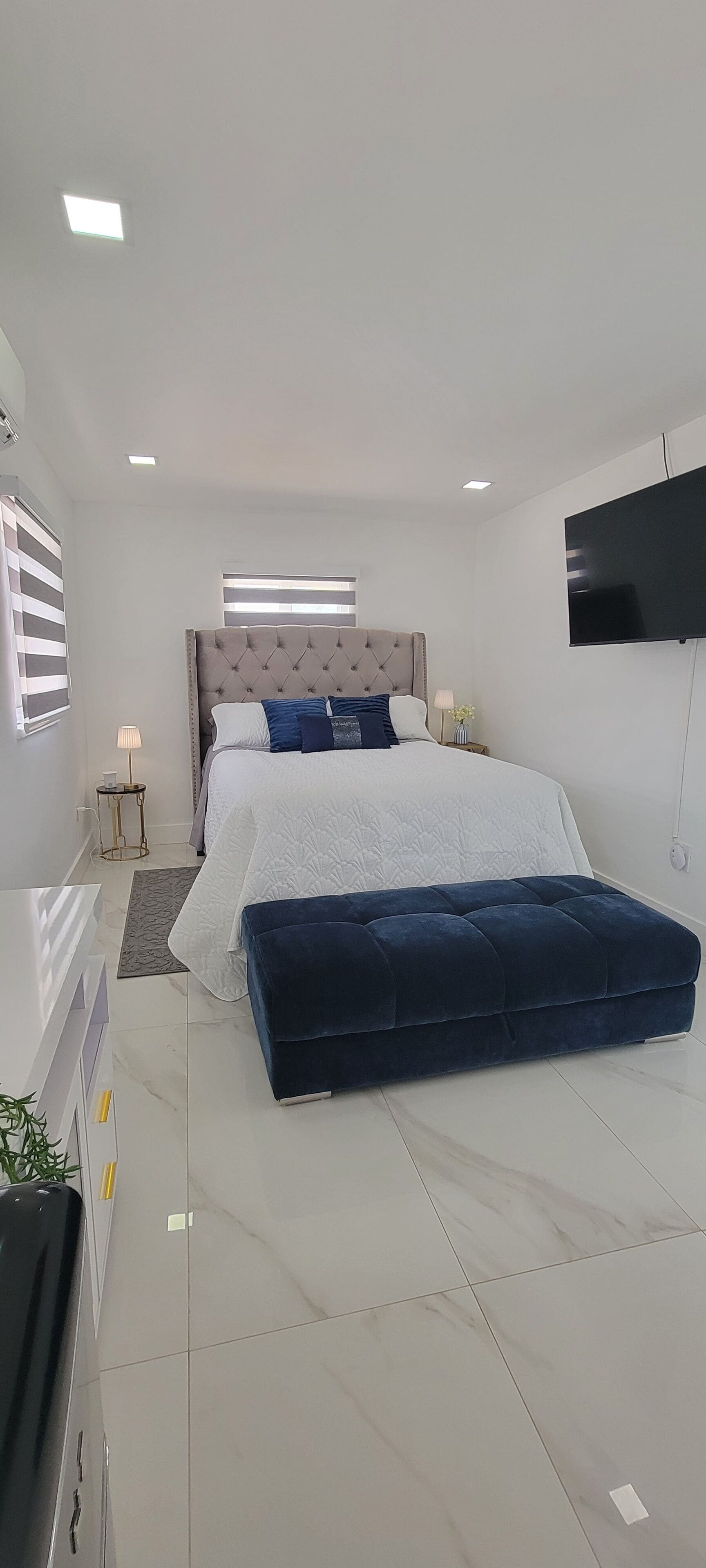 1 habitación, tabla de planchar con plancha, wifi y ropa de cama 