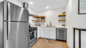 Fridge, oven, stovetop, dishwasher