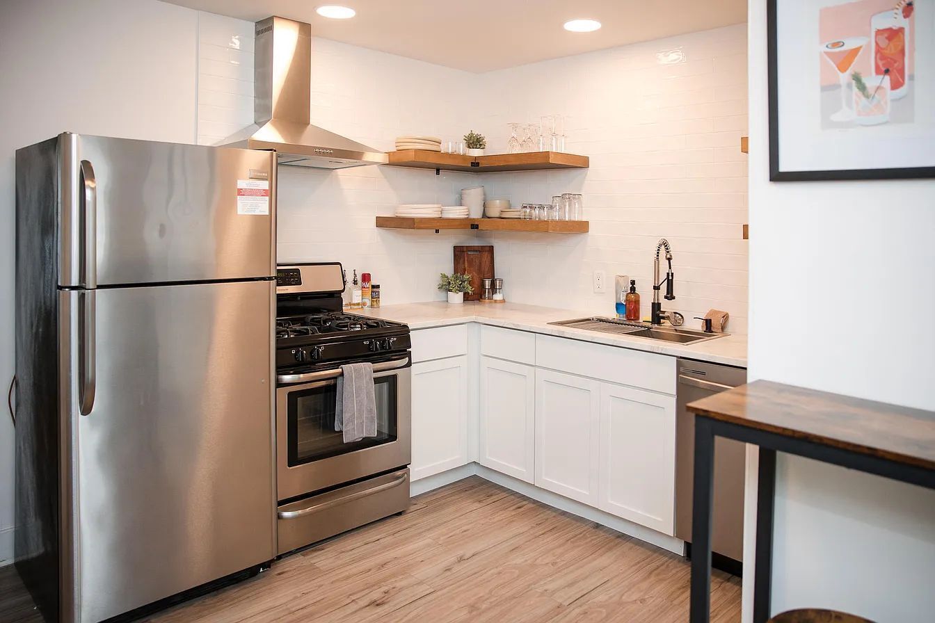 Fridge, oven, stovetop, dishwasher