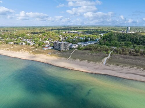 Michigan City Getaway: Walk to Beach, Zoo & Marina