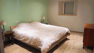 5 chambres, accĂšs Internet, draps fournis