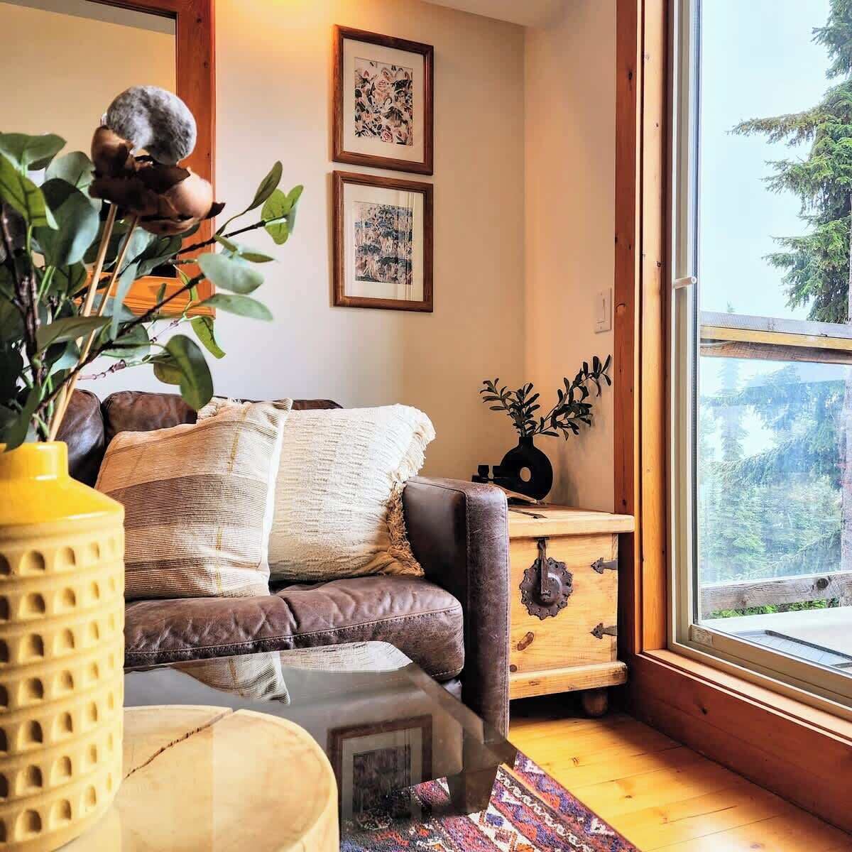 The Nest | Big White - Year Round Hot Tub & View - British Columbia
