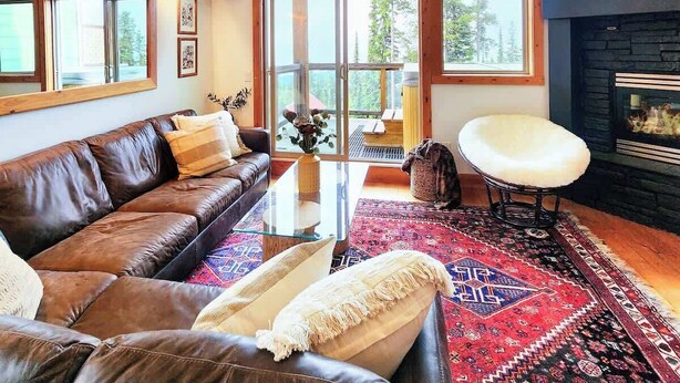 TV, fireplace, offices - The Nest | Big White - year round hot tub & view (Beaverdell)