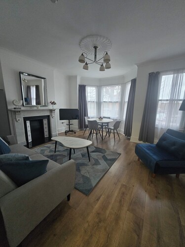 Exclusive 1BR flat, Arnos Grove Station