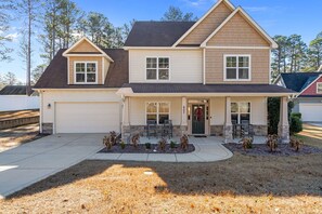 Exterior - Privacy in the Pines + Hot Tub +Custom Fire Pit (Aberdeen)