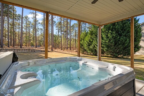 Privacy in the Pines + Hot Tub +Custom Fire Pit