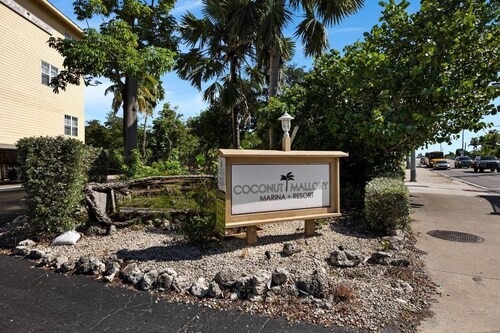 Coastline Comfort at Coconut Mallory