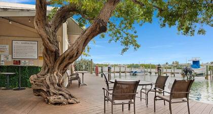 Coastline Comfort at Coconut Mallory