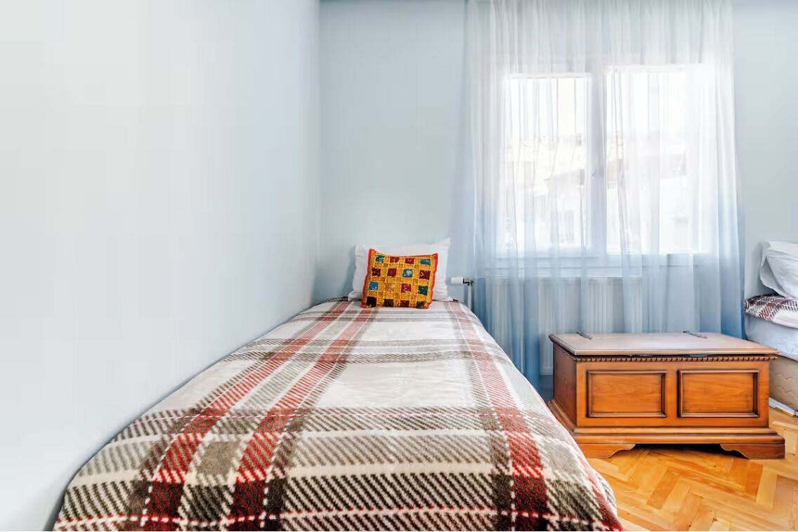 3 slaapkamers, een strijkplank/strijkijzer, wifi, beddengoed