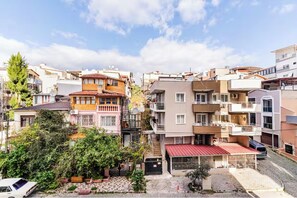 Exterior - Lovely 3-bedroom apartment with AC in soothing Izmir neighborhood (IZMIR)