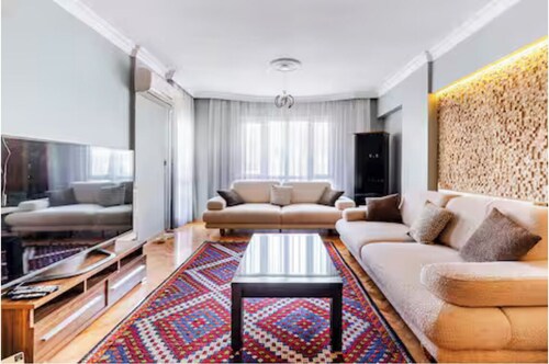 Lovely 3-bedroom apartment with AC in soothing Izmir neighborhood