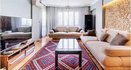 Lovely 3-bedroom apartment with AC in soothing Izmir neighborhood