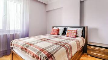 Iron/ironing board, WiFi, bed sheets