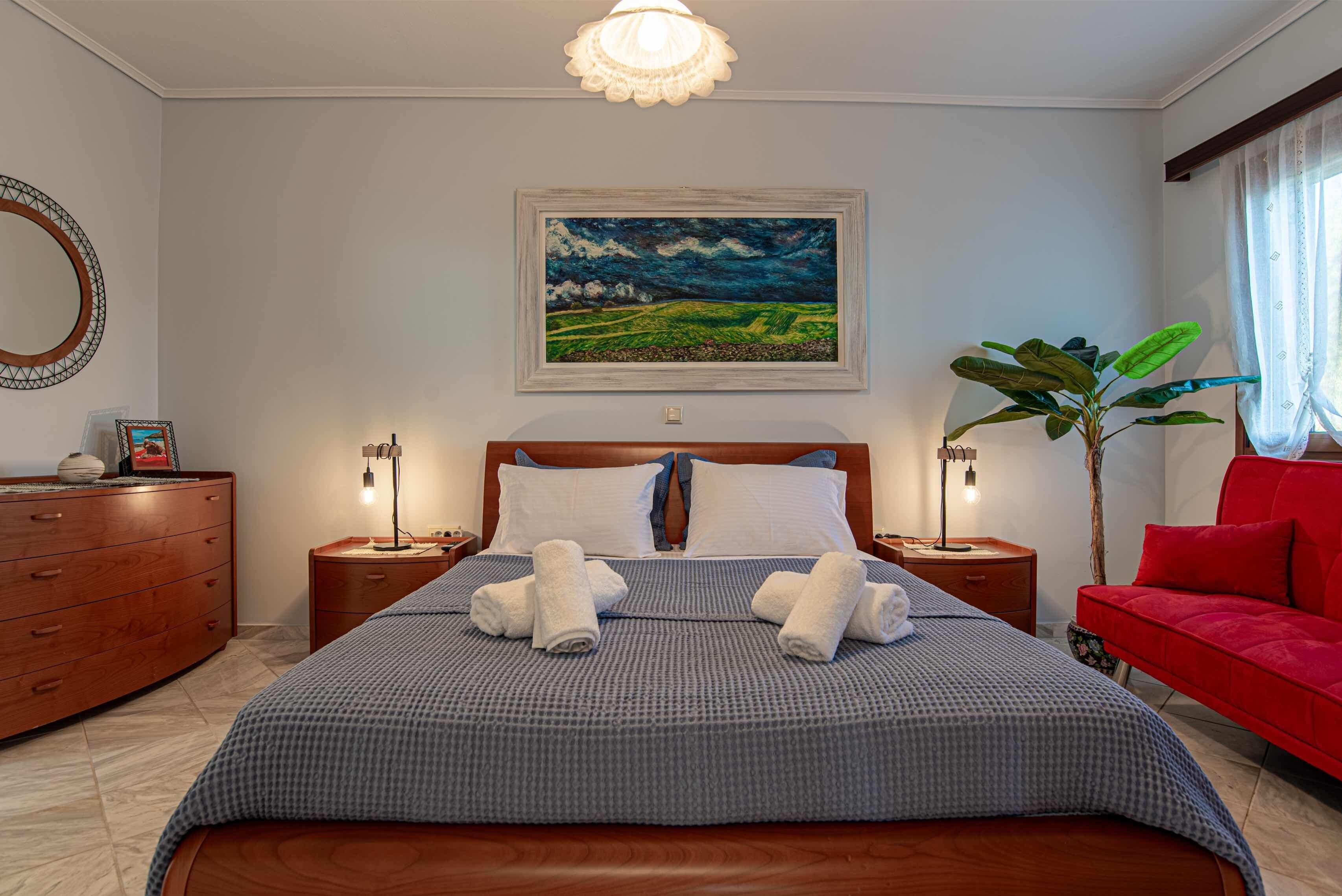 1 bedroom, desk, iron/ironing board, Internet