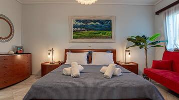 1 bedroom, desk, iron/ironing board, Internet