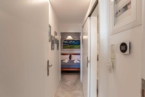 Interior - Feliz Apt- Breathtaking Seaview and Sunset by ΜΡS (Anavissos)