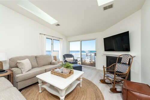 Lakefront Living at Fred’s Place — 2-Bedroom Condo with Breathtaking Views