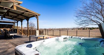 ATX Stay & Play ! 10 Beds • Grill • Hot Tub • Pool Table • Ping Pong