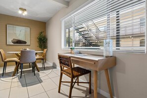 Dining - Resort-Style 2BR  Pool, Gym & Private Patio (Phoenix)